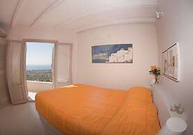 Art Villa Exogonia Santorini