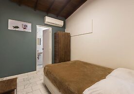 Living Hostal - Hostel