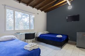 Living Hostal - Hostel
