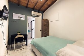 Living Hostal - Hostel