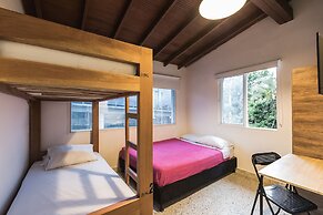 Living Hostal - Hostel