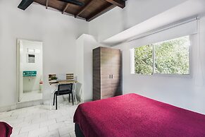 Living Hostal - Hostel