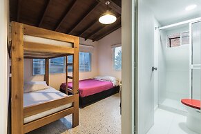 Living Hostal - Hostel