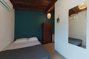 Living Hostal - Hostel