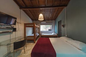 Living Hostal - Hostel