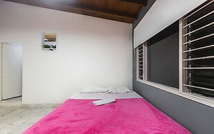 Living Hostal - Hostel