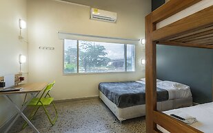 Living Hostal - Hostel