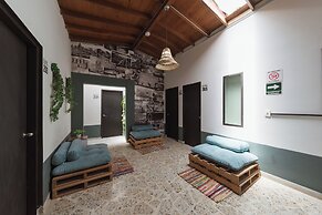 Living Hostal - Hostel