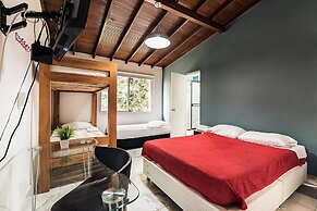 Living Hostal - Hostel