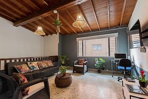 Living Hostal - Hostel