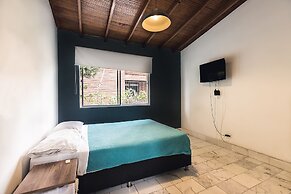 Living Hostal - Hostel