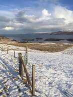 Coastal Cottage in Colbost - Perfect for Two