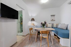 Arco Naxos Luxury Apartments