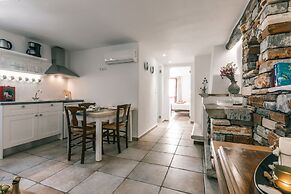 Arco Naxos Luxury Apartments