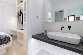 Arco Naxos Luxury Apartments