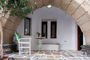 Arco Naxos Luxury Apartments