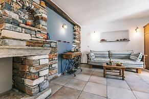 Arco Naxos Luxury Apartments