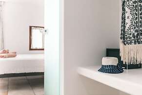 Arco Naxos Luxury Apartments