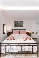 Arco Naxos Luxury Apartments