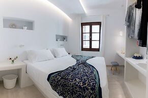 Arco Naxos Luxury Apartments