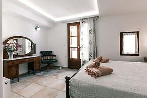 Arco Naxos Luxury Apartments