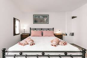 Arco Naxos Luxury Apartments