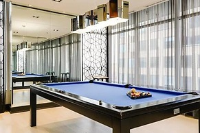 Executive 3Br in Entertainment District