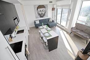 Executive 3Br in Entertainment District