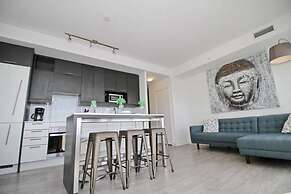 Executive 3Br in Entertainment District