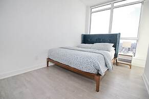 Executive 3Br in Entertainment District