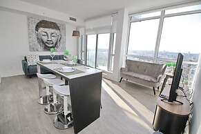 Executive 3Br in Entertainment District