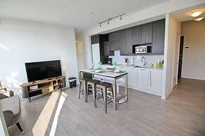 Executive 3Br in Entertainment District