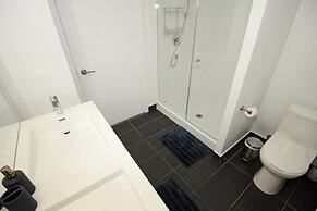 Executive 3Br in Entertainment District