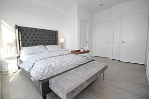 Executive 3Br in Entertainment District