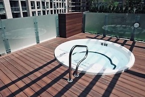 Executive 3Br in Entertainment District