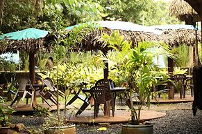 Tiki Lodge Bar & Restaurant - Hostel
