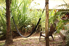 Tiki Lodge Bar & Restaurant - Hostel