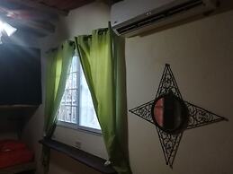 Tiki Lodge Bar & Restaurant - Hostel