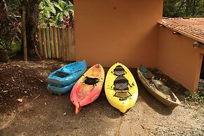 Tiki Lodge Bar & Restaurant - Hostel