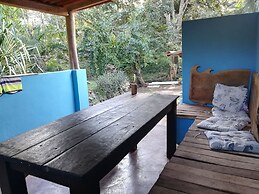 Tiki Lodge Bar & Restaurant - Hostel