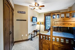 Luxury 3 Bedroom Breckenridge Vacation Rental with Mountain Views Step