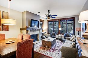 Luxury 3 Bedroom Breckenridge Vacation Rental with Mountain Views Step