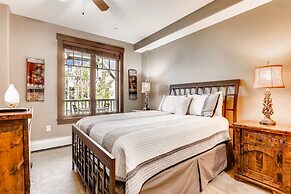 Luxury 3 Bedroom Breckenridge Vacation Rental with Mountain Views Step
