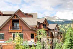 Luxury 3 Bedroom Breckenridge Vacation Rental with Mountain Views Step