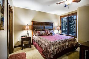 Luxury 3 Bedroom Breckenridge Vacation Rental with Mountain Views Step