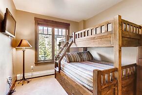 Luxury 3 Bedroom Breckenridge Vacation Rental with Mountain Views Step
