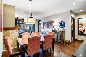 Luxury 3 Bedroom Breckenridge Vacation Rental with Mountain Views Step