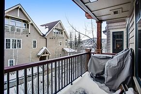 Luxury 3 Bedroom Breckenridge Vacation Rental with Mountain Views Step