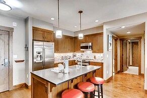 Luxury 3 Bedroom Breckenridge Vacation Rental with Mountain Views Step
