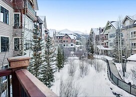 Luxury 3 Bedroom Breckenridge Vacation Rental with Mountain Views Step